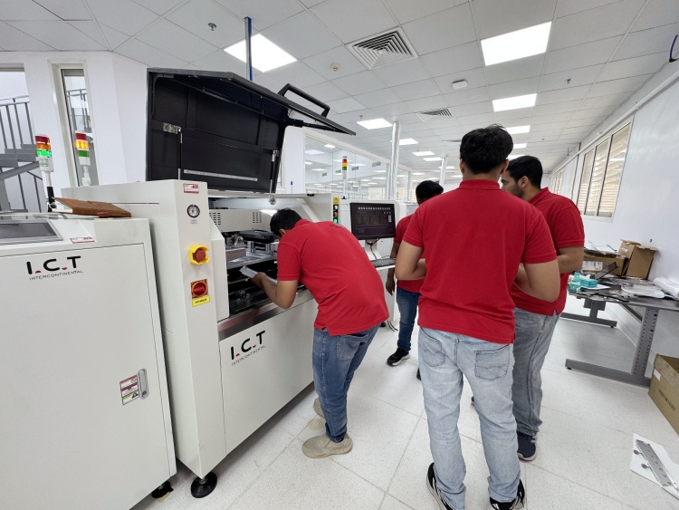 Instalace ICT na m&iacute;stě a technick&aacute; podpora školen&iacute;