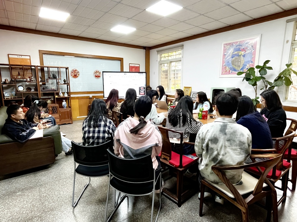 Sd&iacute;len&iacute; znalost&iacute; ICT