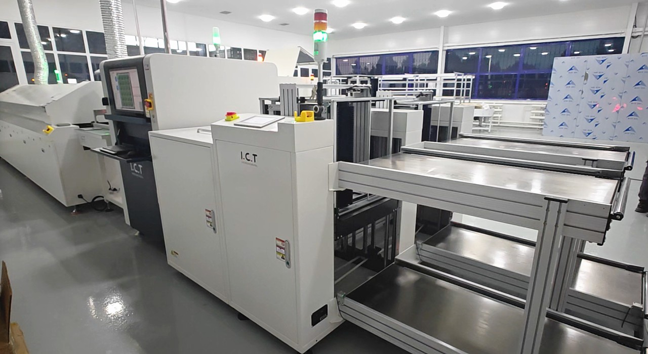 N&aacute;kup vybaven&iacute; je jednoduch&yacute;. Stavba tov&aacute;rny nen&iacute;.