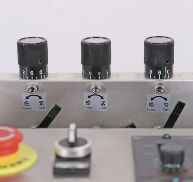 Stroj na řez&aacute;n&iacute; PCBA