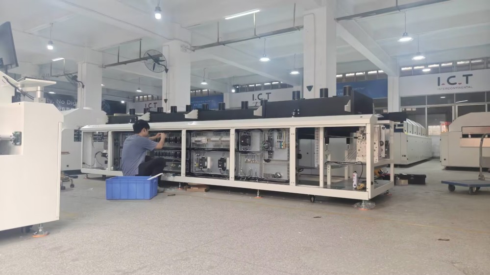 ICT Factory Update-Kvalifikovan&aacute; pracovn&iacute; s&iacute;la sestavuje Advanced Lyra 733 Reflow Oven2.jpg