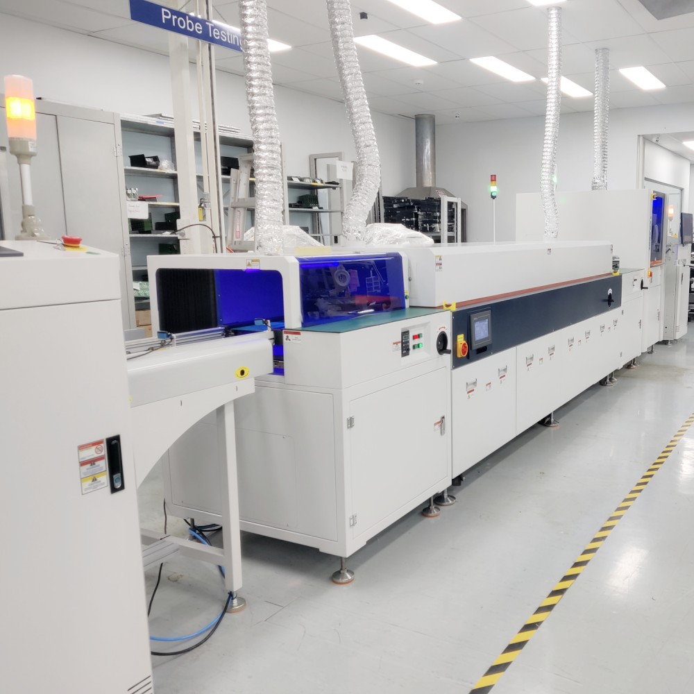 Stroj na potahování desek plošných spojů stříkáním a lepením pro továrnu na montáž PCBA