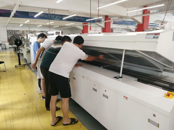 Trénink a přijetí reflow trouby na IKT