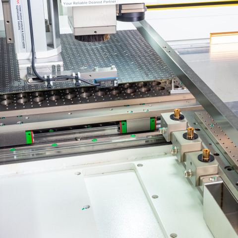 ICT | Stroj na řezání desek plošných spojů 0,6-1,5 mm CNC router Depaneling PCB's 