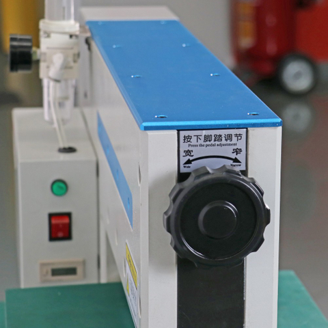 ICT | Automatický online stroj na řezání desek plošných spojů gilotinou