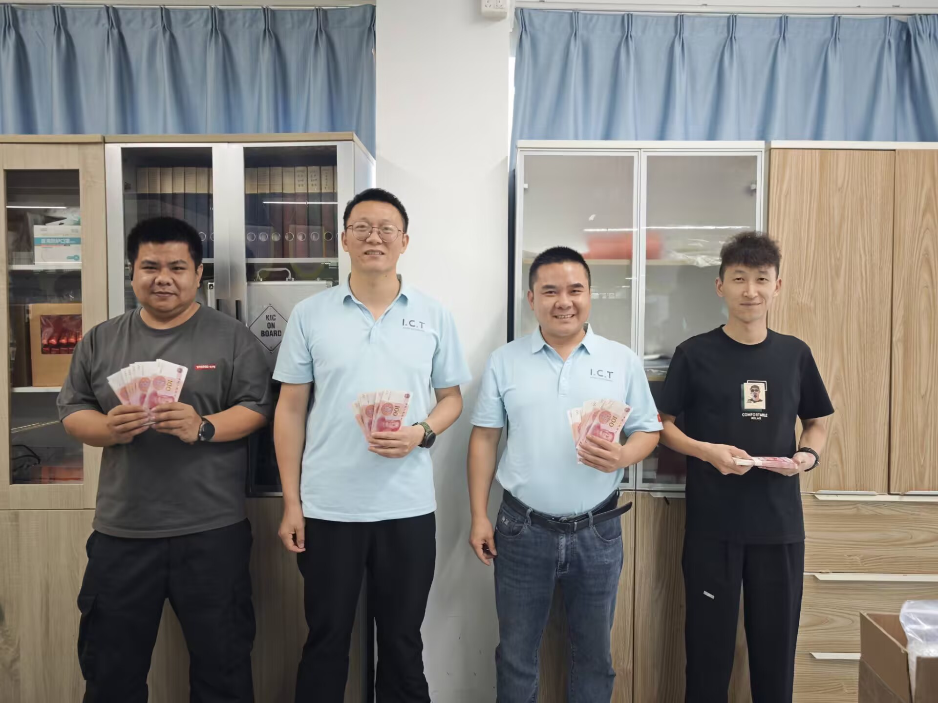 Profesion&aacute;ln&iacute; technick&aacute; podpora v každ&eacute; f&aacute;zi vašeho projektu SMT.jpg