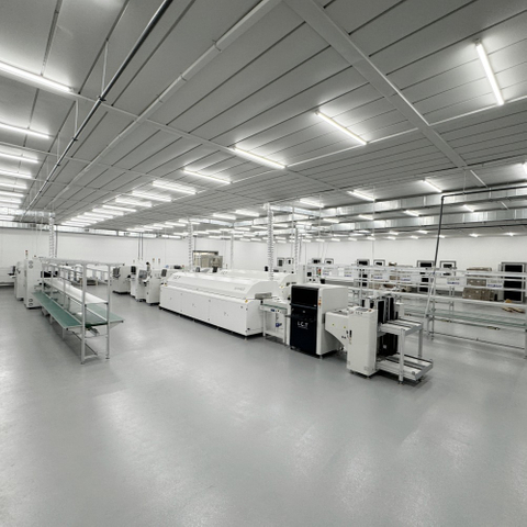 ICT | Poloautomatický stroj na montážní linku LED žárovek