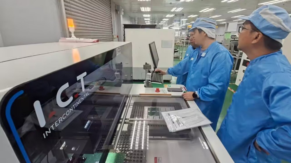 Řešen&iacute; ICT PCB Router na Filip&iacute;n&aacute;ch 02.jpg