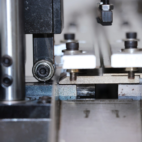 ICT | Plně automatický stroj na řezání zástrček PCB